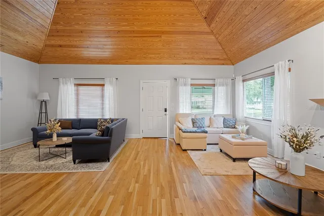 $2,500 | 1017 Northeast 3rd Avenue, Gainesville, FL 32601