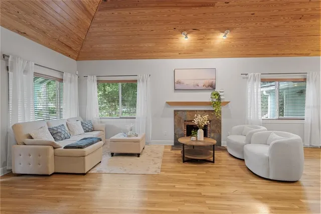 $2,500 | 1017 Northeast 3rd Avenue, Gainesville, FL 32601