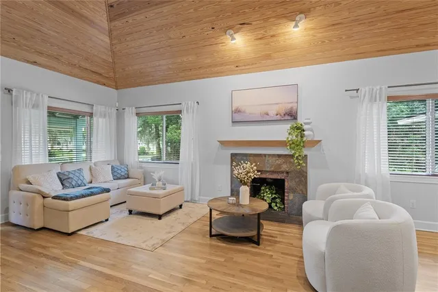 $2,500 | 1017 Northeast 3rd Avenue, Gainesville, FL 32601