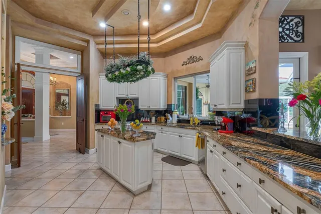 $1,375,000 | 531 Isleworth Cl, Tarpon Springs, FL 34688