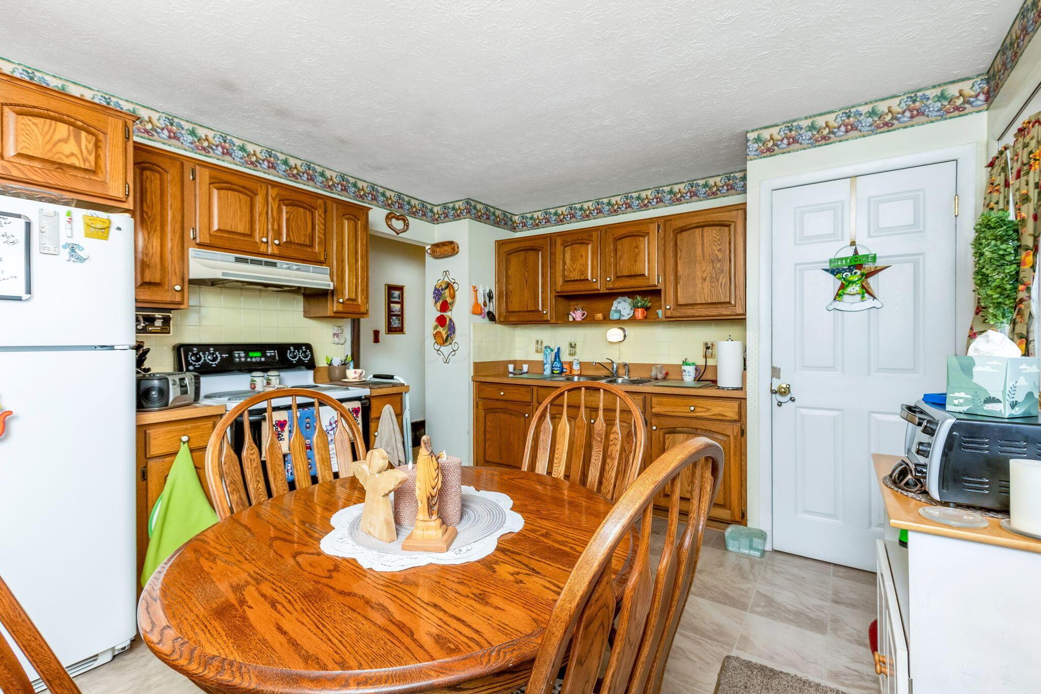 3927 Frazier Road East Columbus, OH 43207 - Photo 13 of 40 15-web-or-mls-0D3A4366