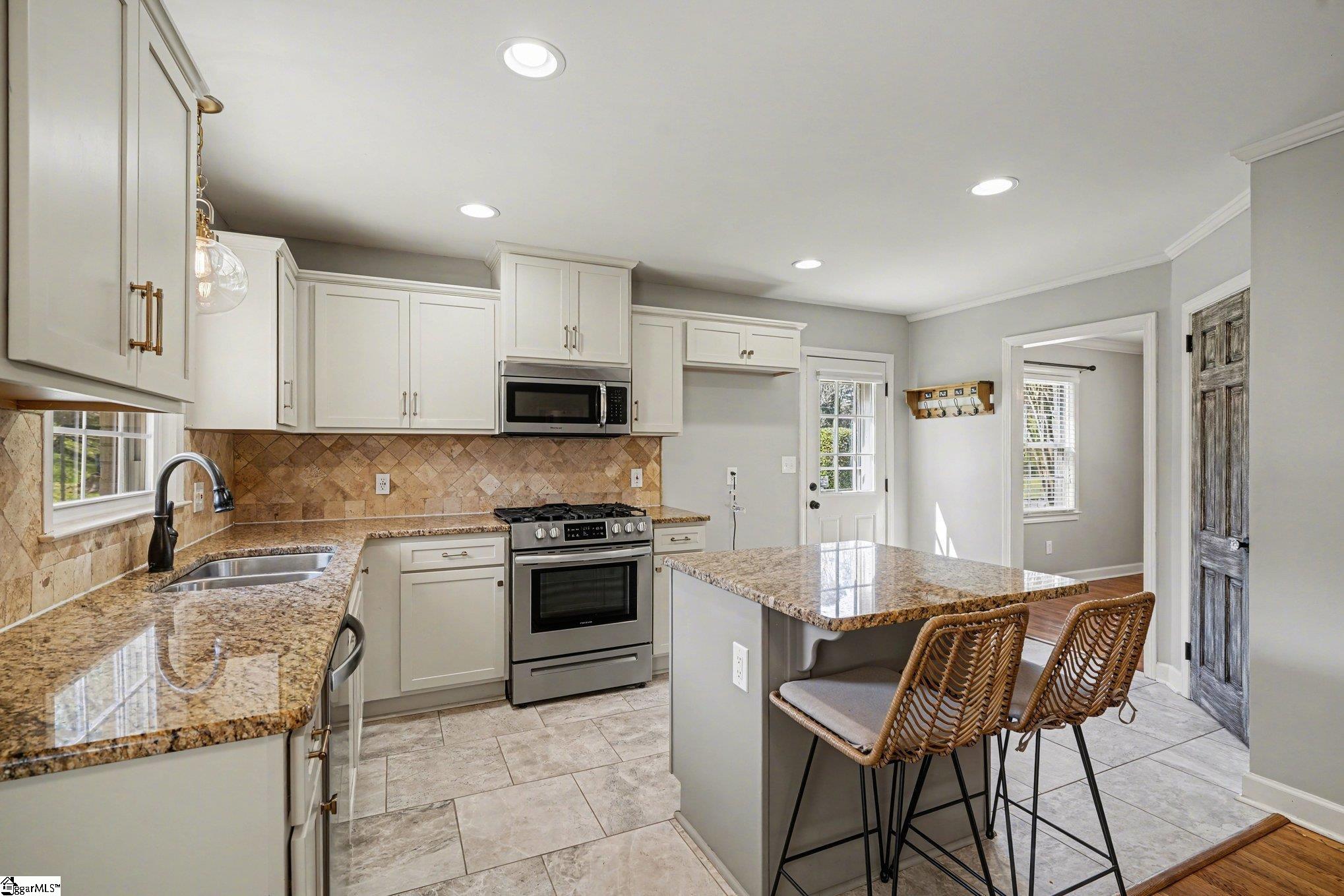 124 Colvin Road Greenville, SC 29615 - Photo 11 of 35