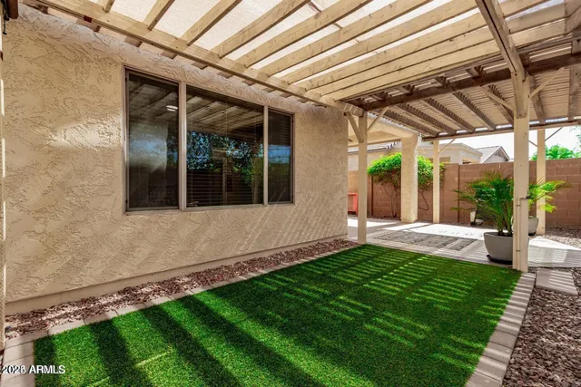 a view of an entrance of the house