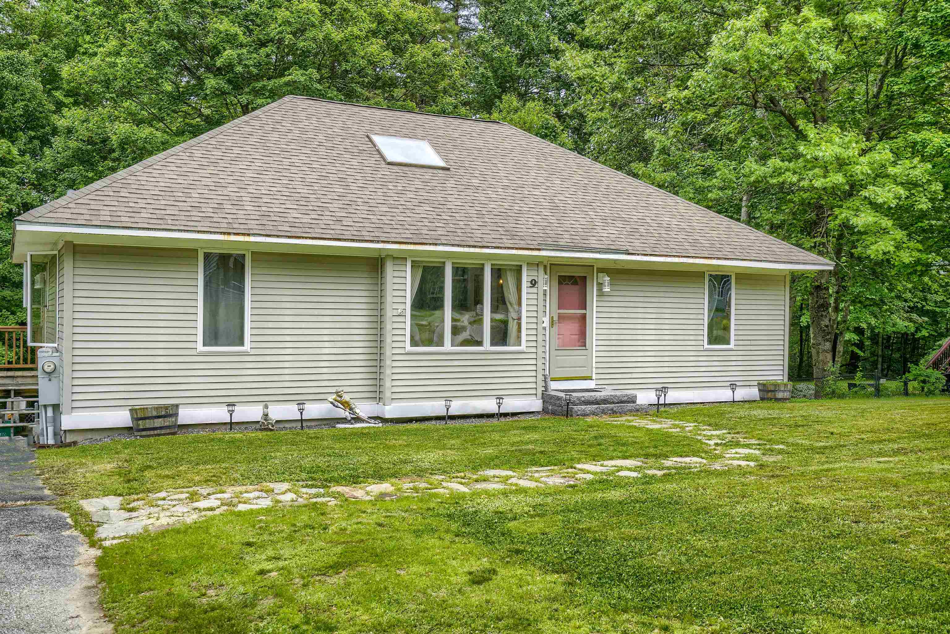 9 Stillwater Circle Rochester, NH 03839 - Photo 2 of 30