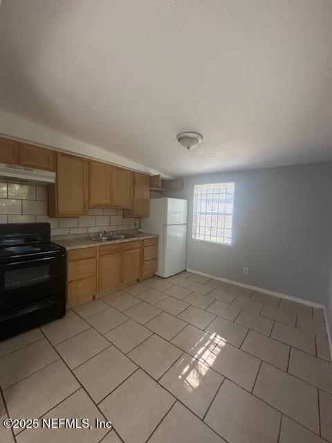 3250 Phyllis Street Jacksonville, FL 32205 - Photo 5 of 9 a kitchen with a stove a sink and a refrigerator