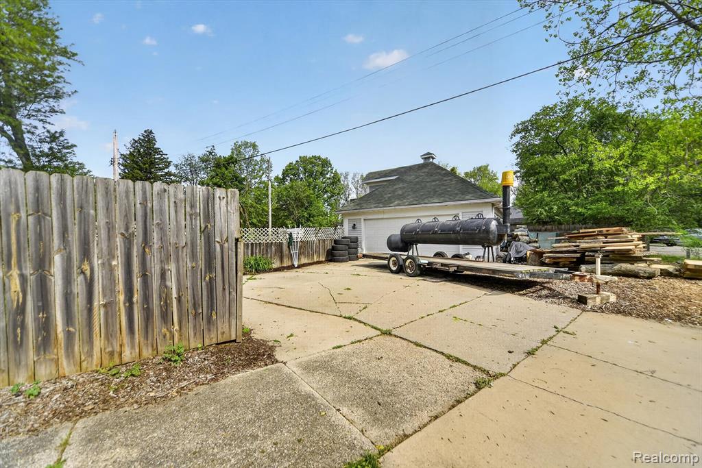 1404 Harvard Road East Lansing, MI 48823 - Photo 43 of 45