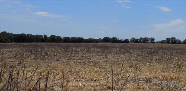 $399,500 | 230 Rock Creek Road, Quenemo, KS 66528