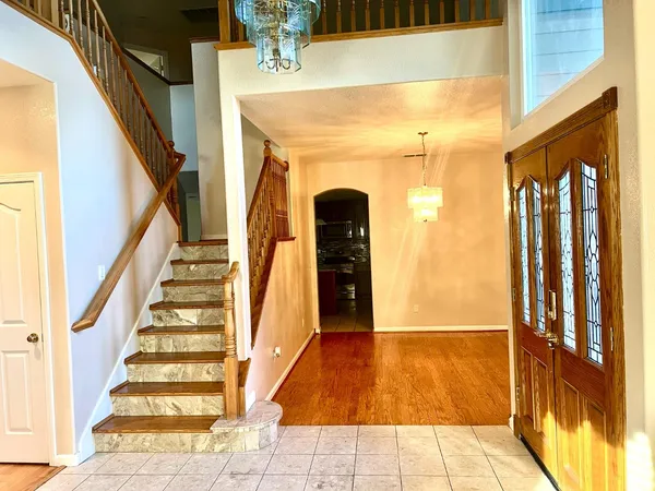 a view of entryway with a front door