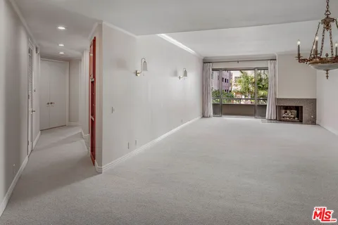 $1,300,000 | 11808 Dorothy Street, Unit 206, Los Angeles, CA 90049