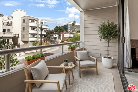 $1,300,000 | 11808 Dorothy Street, Unit 206, Los Angeles, CA 90049