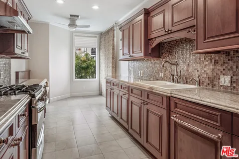 $1,300,000 | 11808 Dorothy Street, Unit 206, Los Angeles, CA 90049