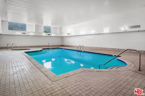 $1,300,000 | 11808 Dorothy Street, Unit 206, Los Angeles, CA 90049