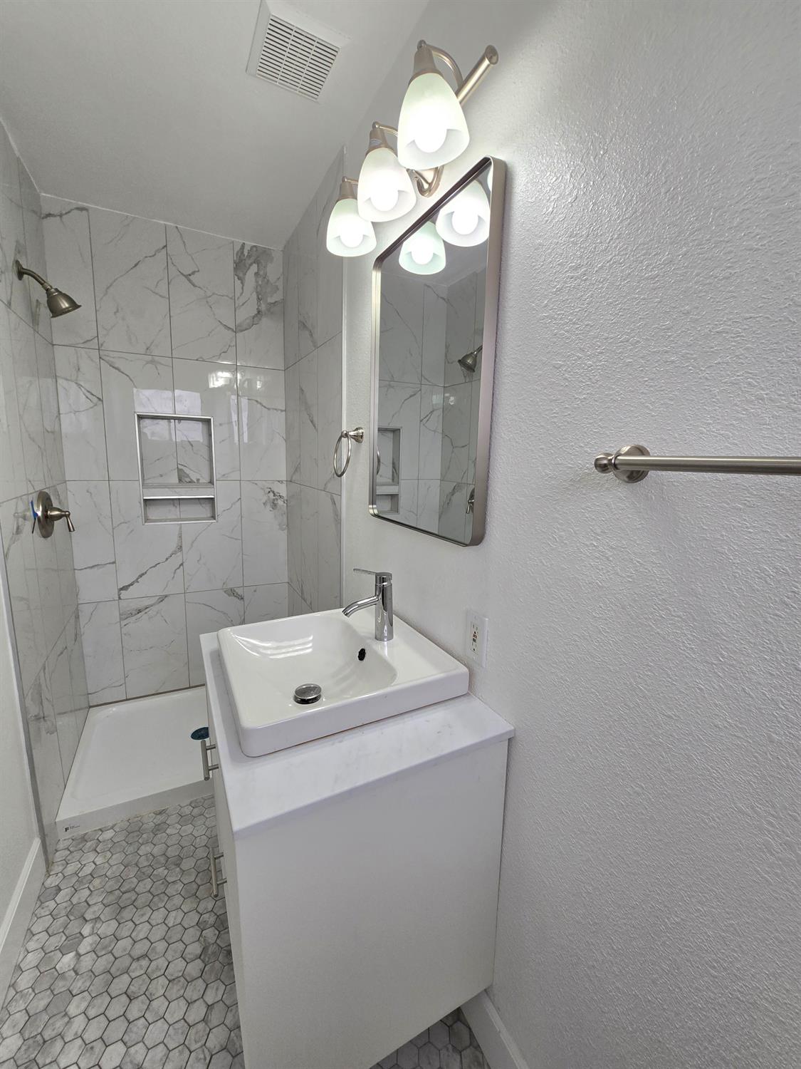 424 West Rialto Avenue Clovis, CA 93612 - Photo 15 of 20 Bath Room in Main Bedroom 2 of 2 photos
