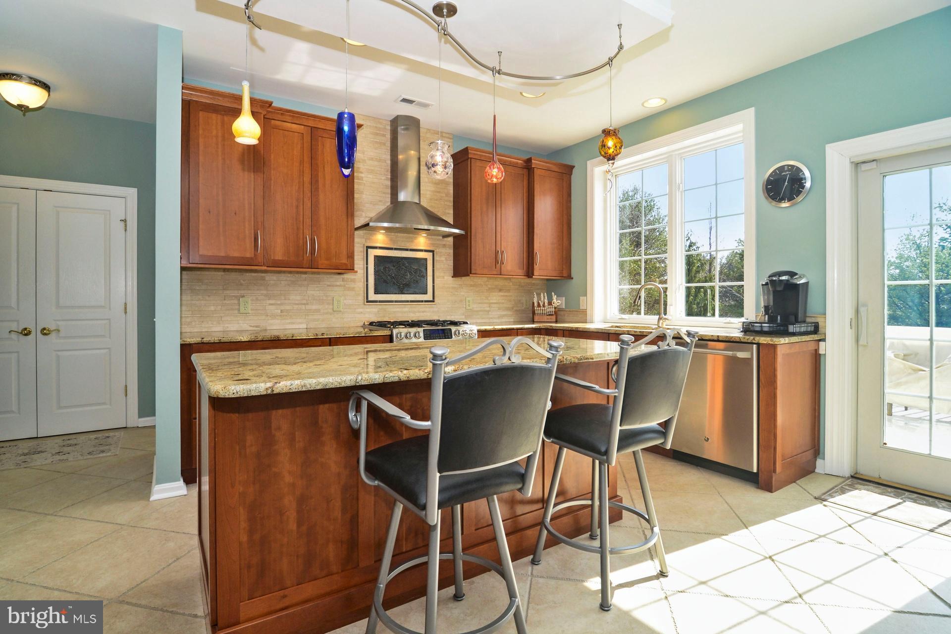 4 Hansel Road Newtown, PA 18940 - Photo 19 of 54 Island and Breakfast Bar