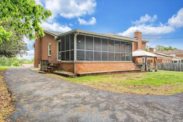 $439,900 | 1730 Wilbur Road Southwest, Roanoke, VA 24015