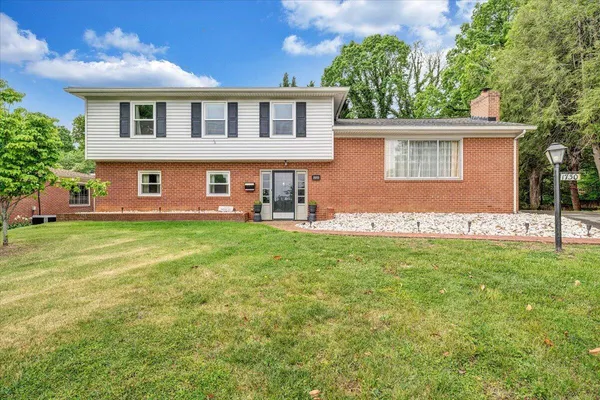 $439,900 | 1730 Wilbur Road Southwest, Roanoke, VA 24015