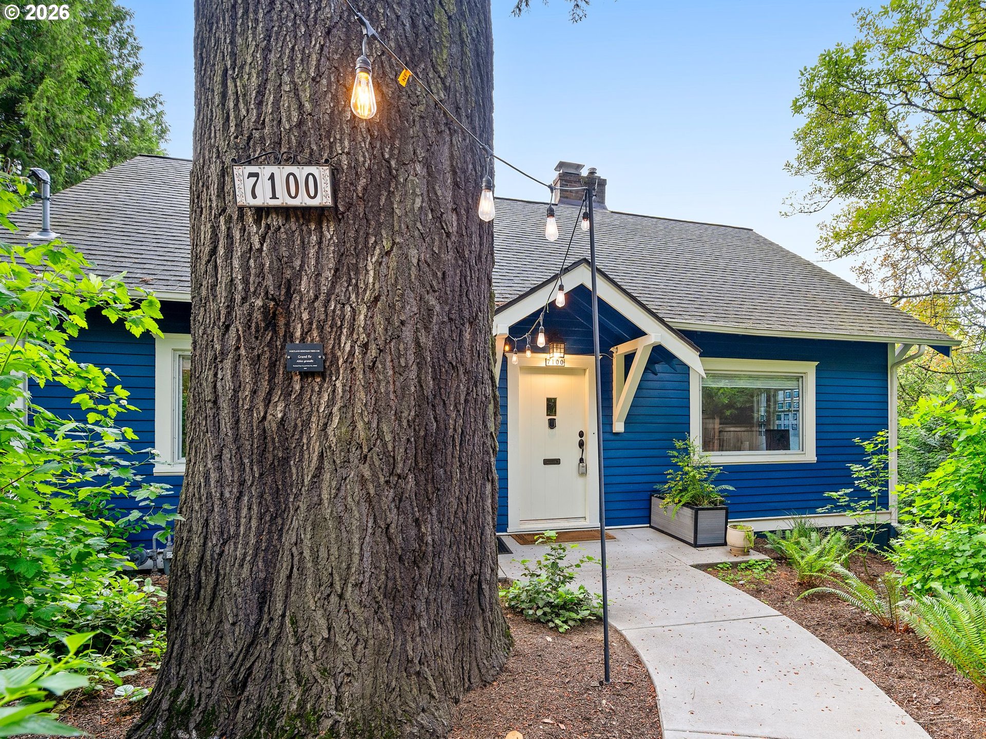 7100 Southwest Brier Place Portland, OR 97239 - Photo 36 of 45