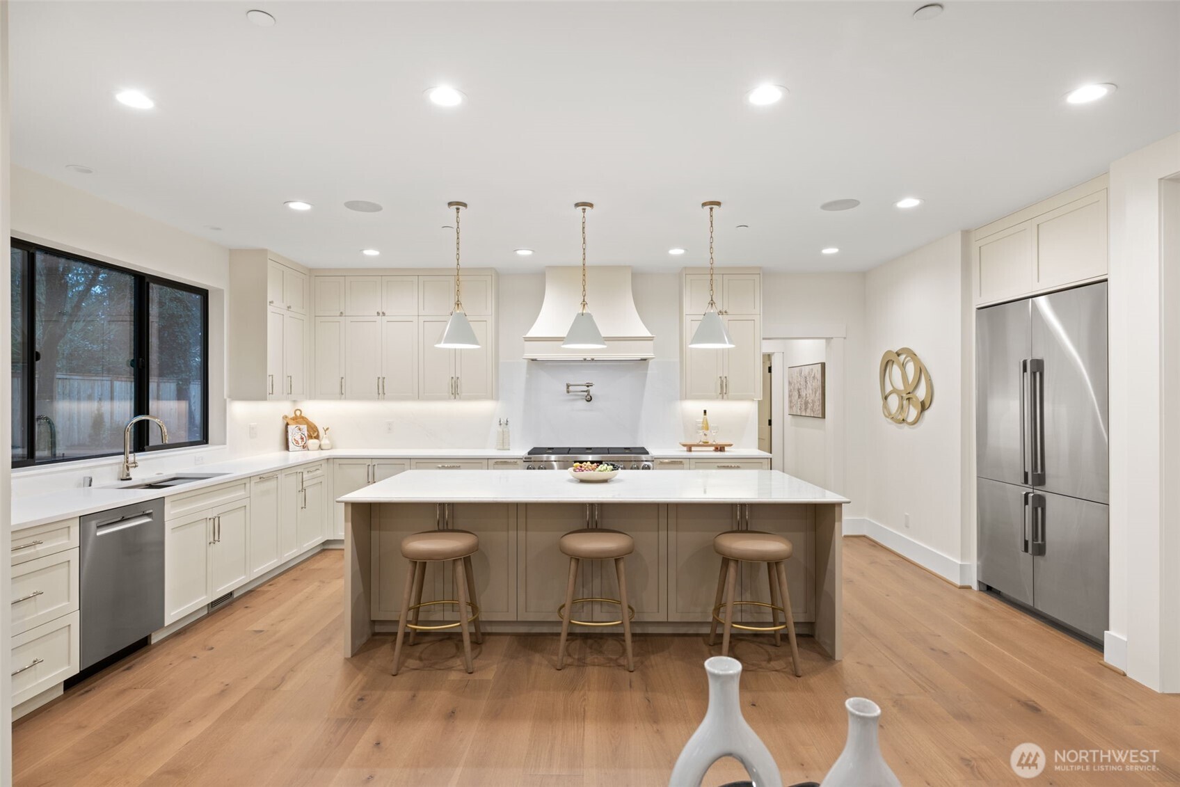 14515 Southeast 20th Place Bellevue, WA 98007 - Photo 3 of 21