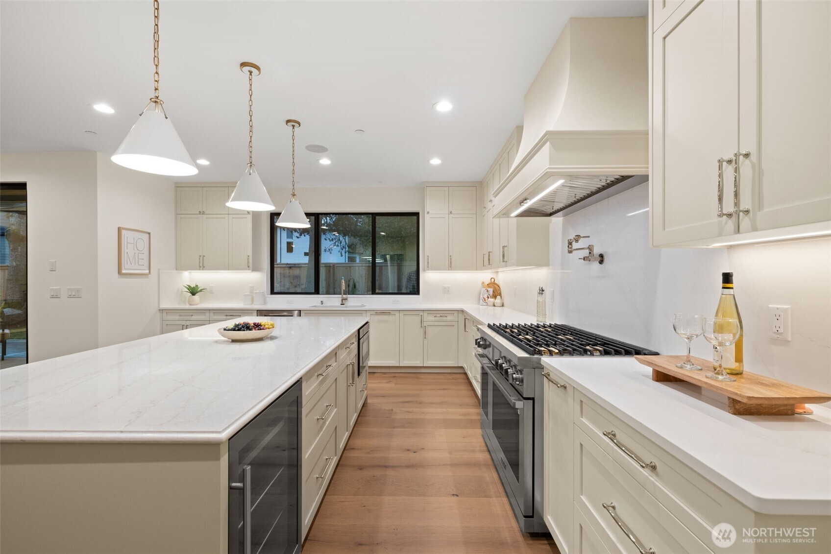 14515 Southeast 20th Place Bellevue, WA 98007 - Photo 4 of 21