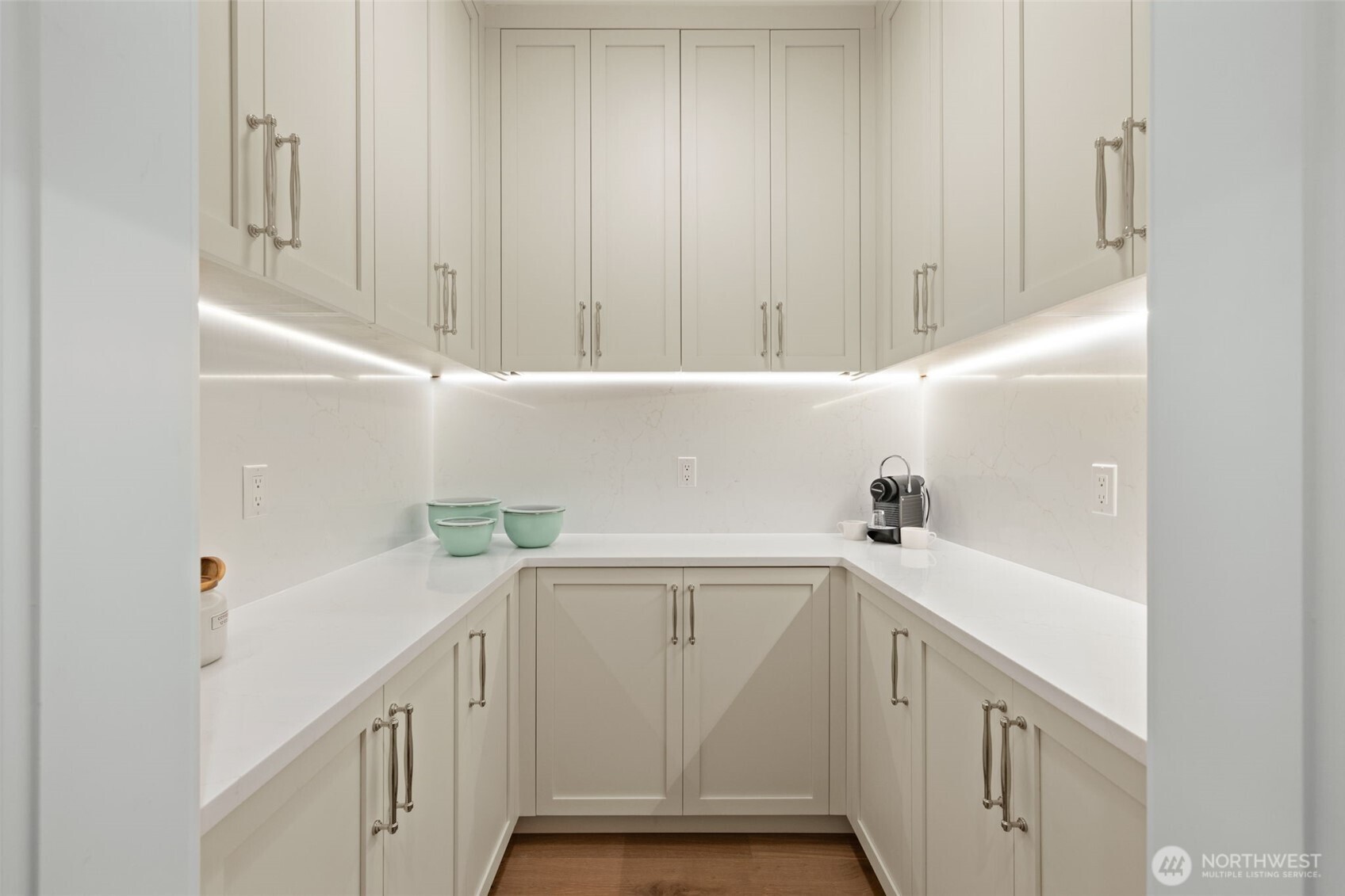 14515 Southeast 20th Place Bellevue, WA 98007 - Photo 5 of 21