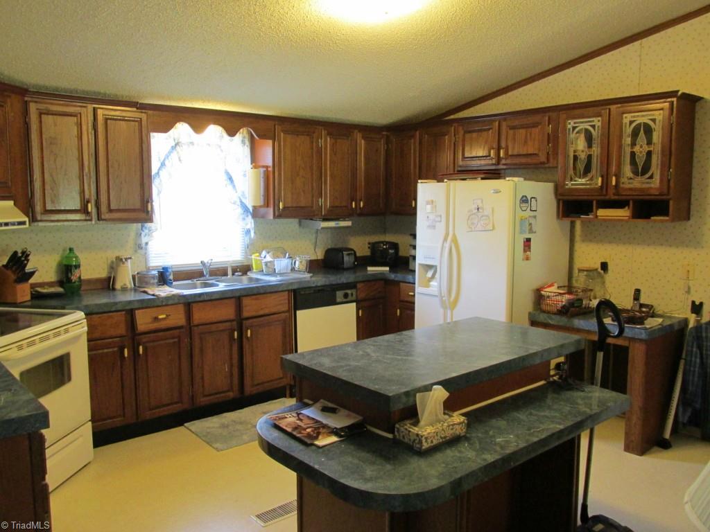 3862 Volunteer Road Pinnacle, NC 27043 - Photo 5 of 12