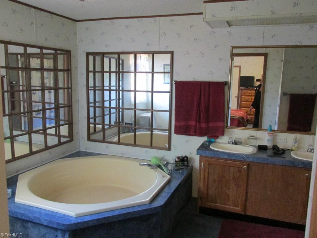 3862 Volunteer Road Pinnacle, NC 27043 - Photo 10 of 12