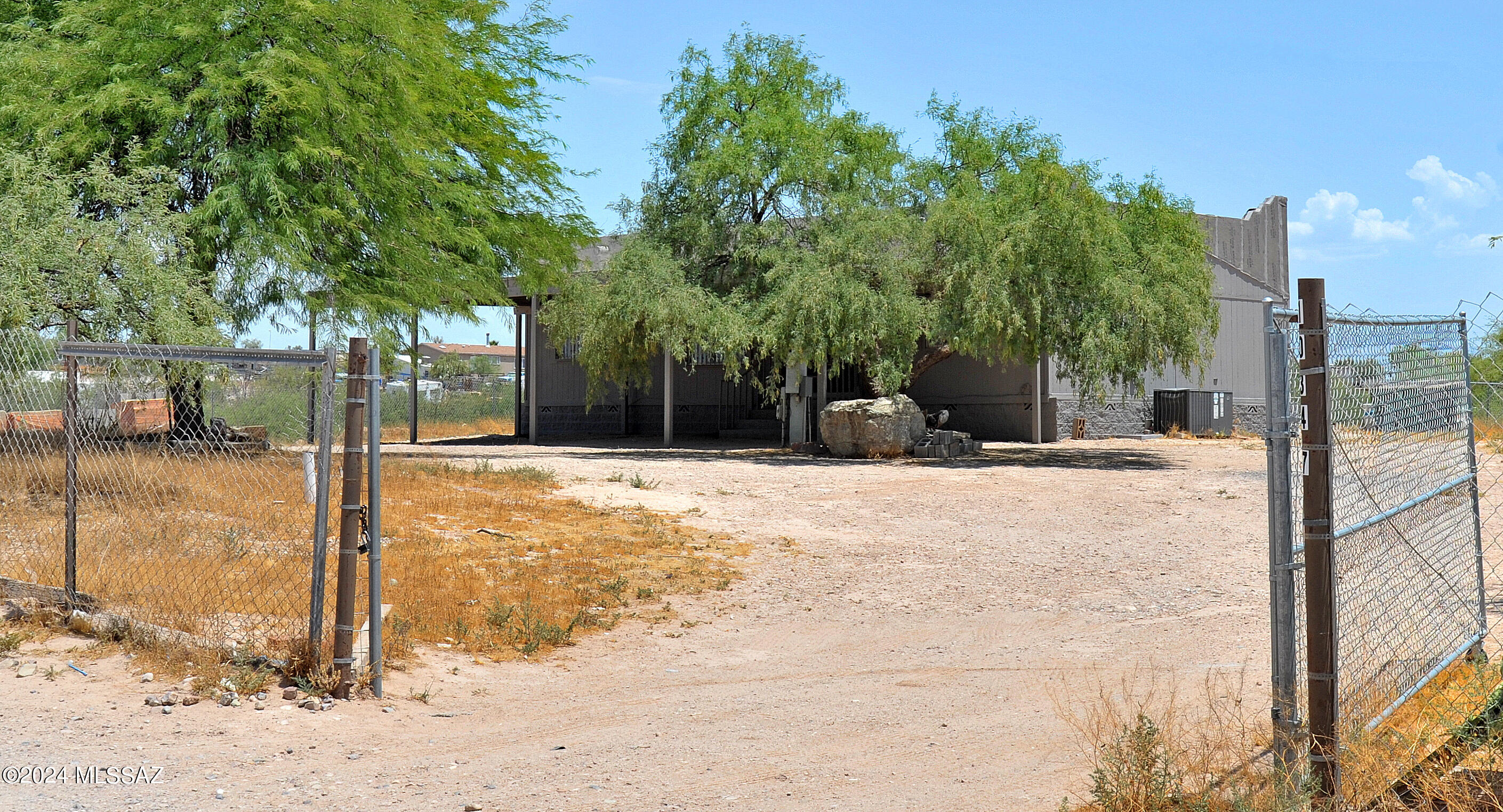 10347 South Summit Park Road Tucson, AZ 85756 - Photo 2 of 42 Gallery Image 2