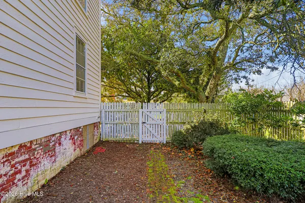 $2,250,000 | 819 Broad Street, Beaufort, NC 28516