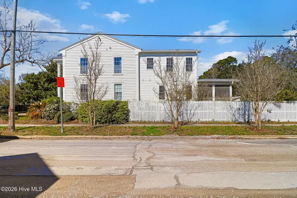 $2,250,000 | 819 Broad Street, Beaufort, NC 28516