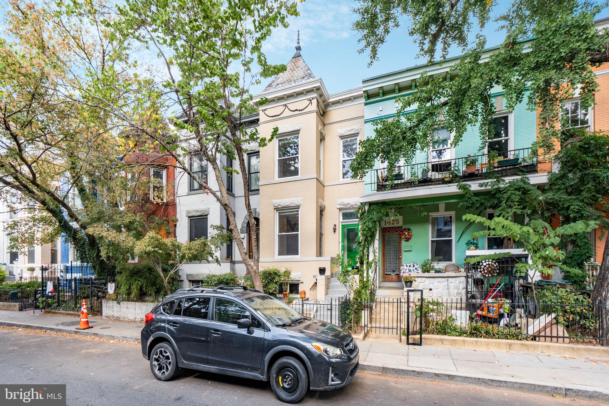 a car parked in front of a building
