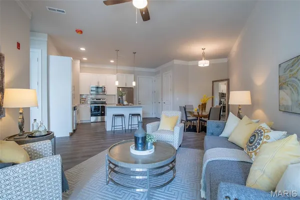 $2,281 | 226 East Lockwood Avenue, Unit 305, St. Louis, MO 63119
