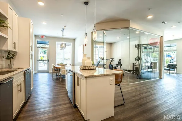 $2,281 | 226 East Lockwood Avenue, Unit 305, St. Louis, MO 63119