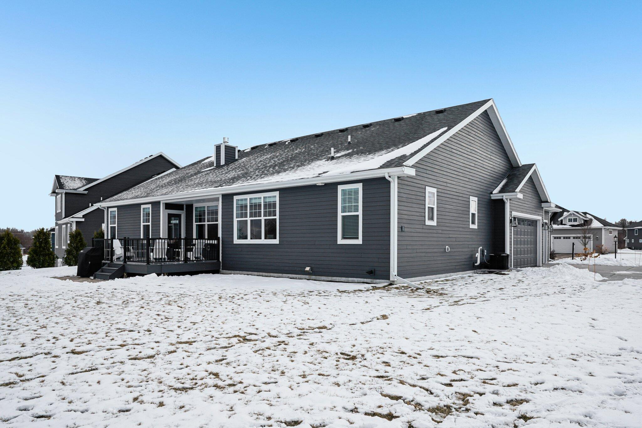 10620 Coneflower Court Mequon, WI 53097 - Photo 45 of 61 Side Yard