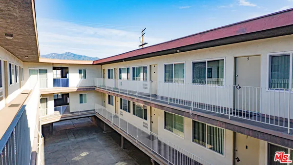 $2,325 | 447 West Elk Avenue, Glendale, CA 91204