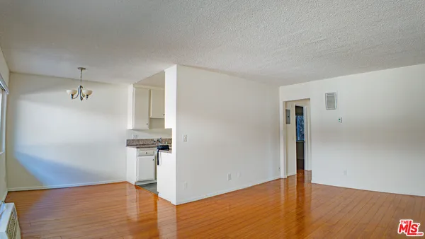 $2,325 | 447 West Elk Avenue, Glendale, CA 91204