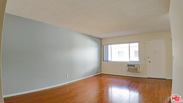 $2,325 | 447 West Elk Avenue, Glendale, CA 91204