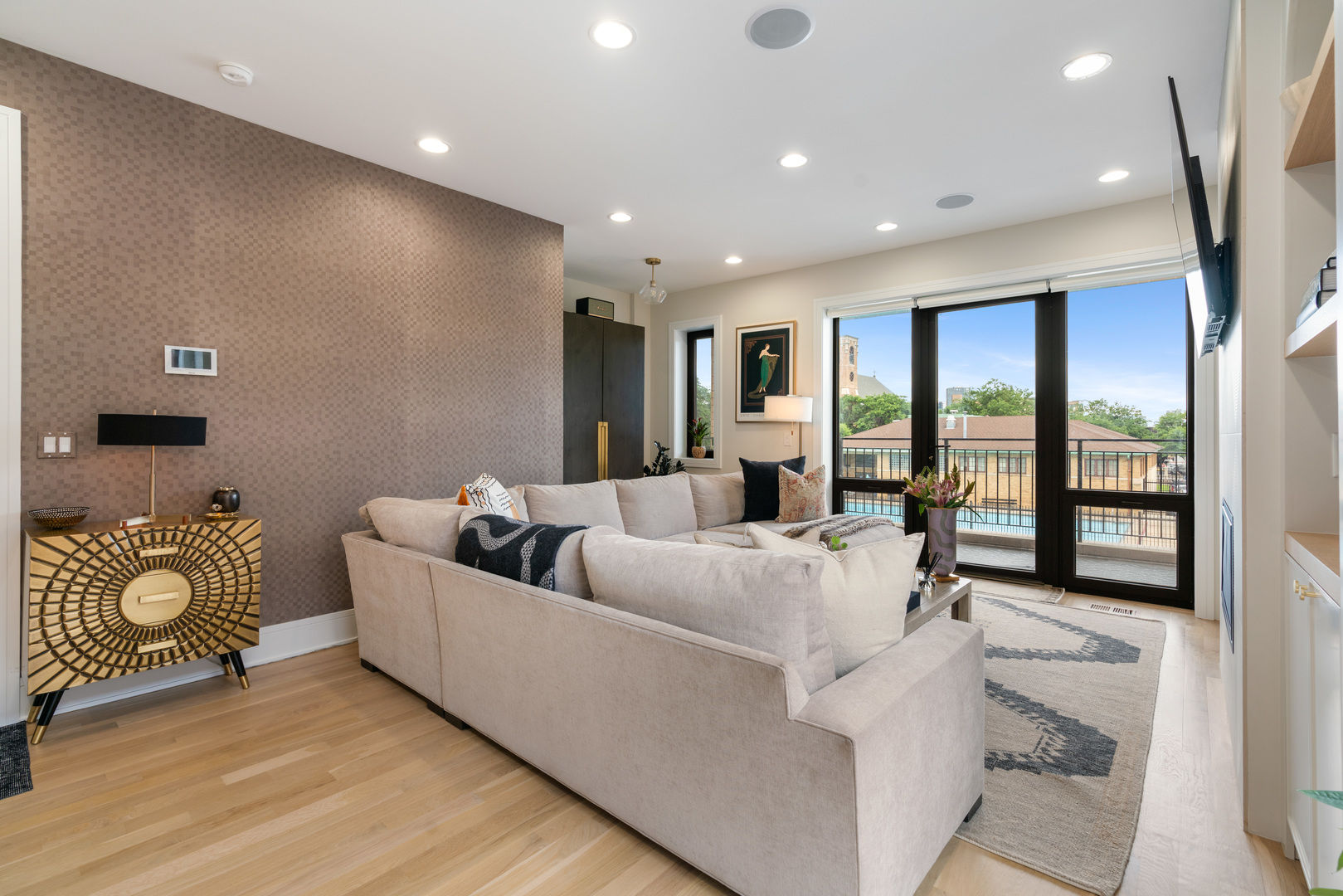 1300 North Cleaver Street, Unit 2 Chicago, IL 60642 - Photo 4 of 17