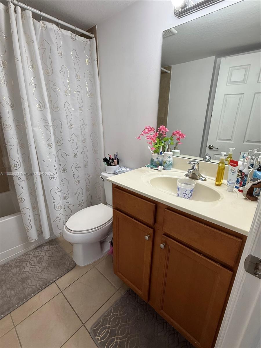 22561 Southwest 88th Place, Unit 2027 Cutler Bay, FL 33190 - Photo 7 of 11 Bathroom 1