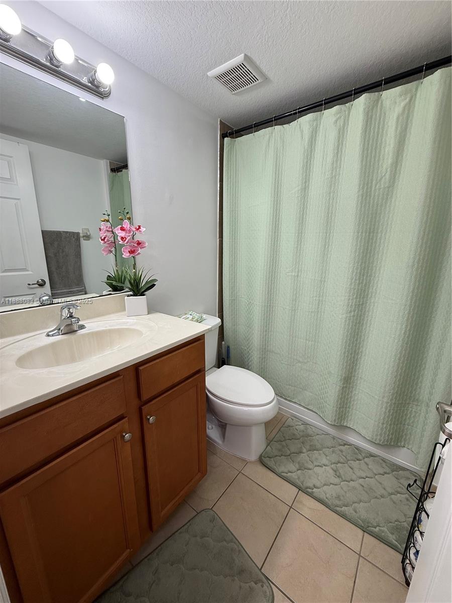 22561 Southwest 88th Place, Unit 2027 Cutler Bay, FL 33190 - Photo 8 of 11 Bathroom 2