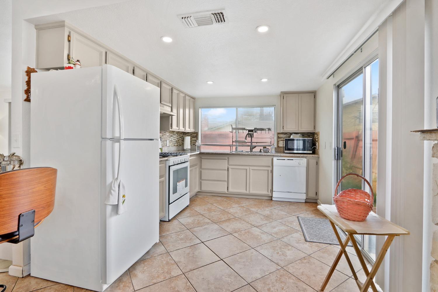 3338 Routier Road Sacramento, CA 95827 - Photo 13 of 32