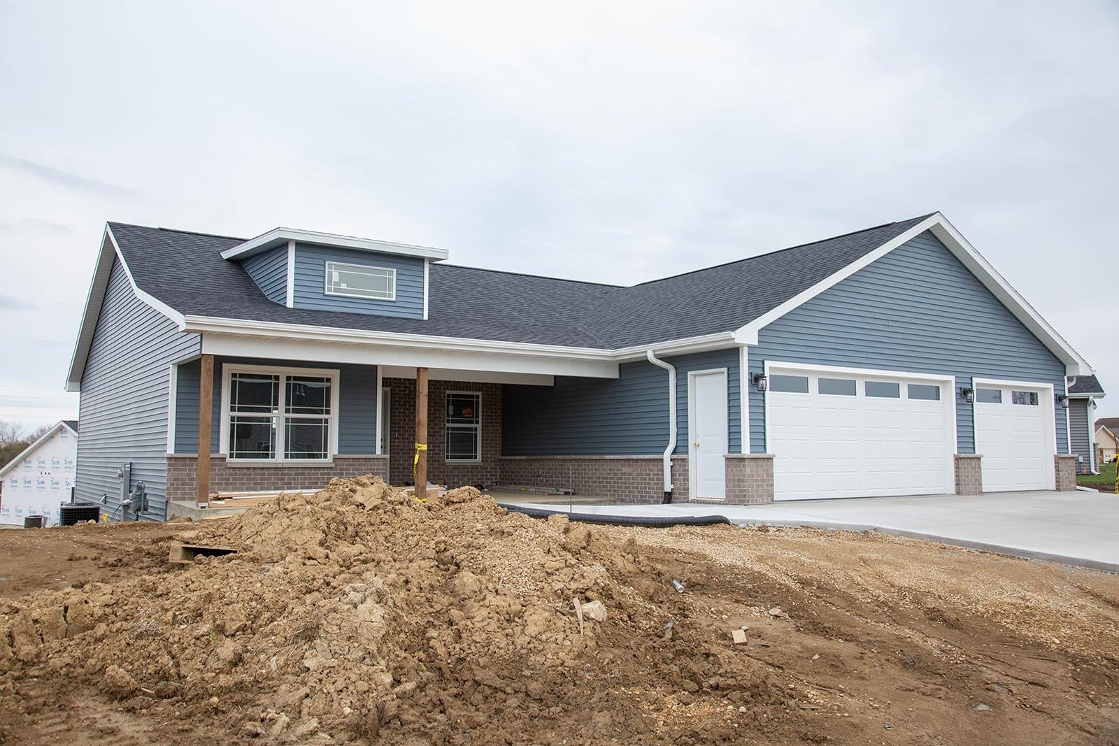 2168 Cheyenne Way Dubuque, IA 52002 - Photo 2 of 41 Gallery Image 2
