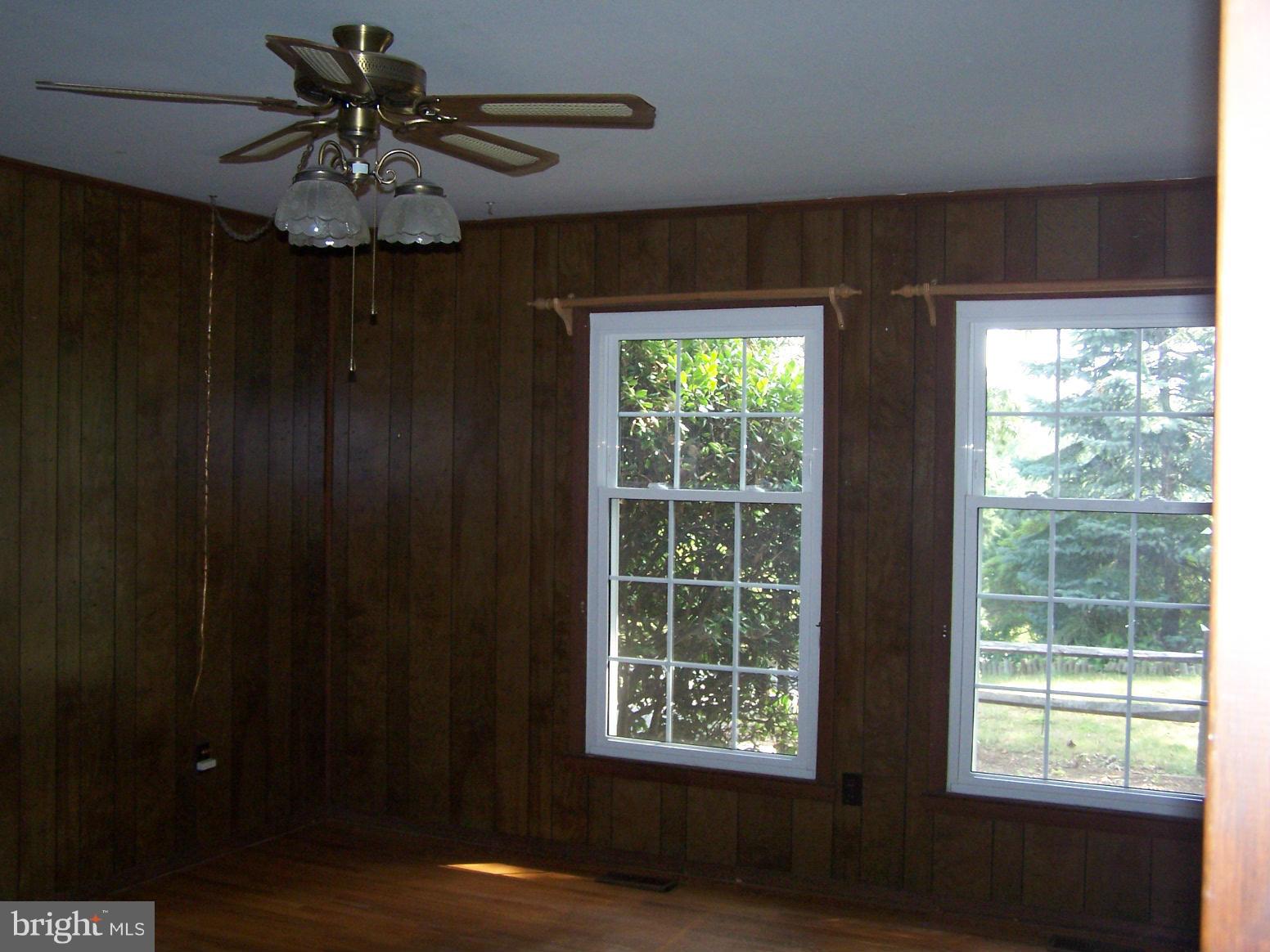 874 Shore Acres Road Arnold, MD 21012 - Photo 11 of 30 Family Room