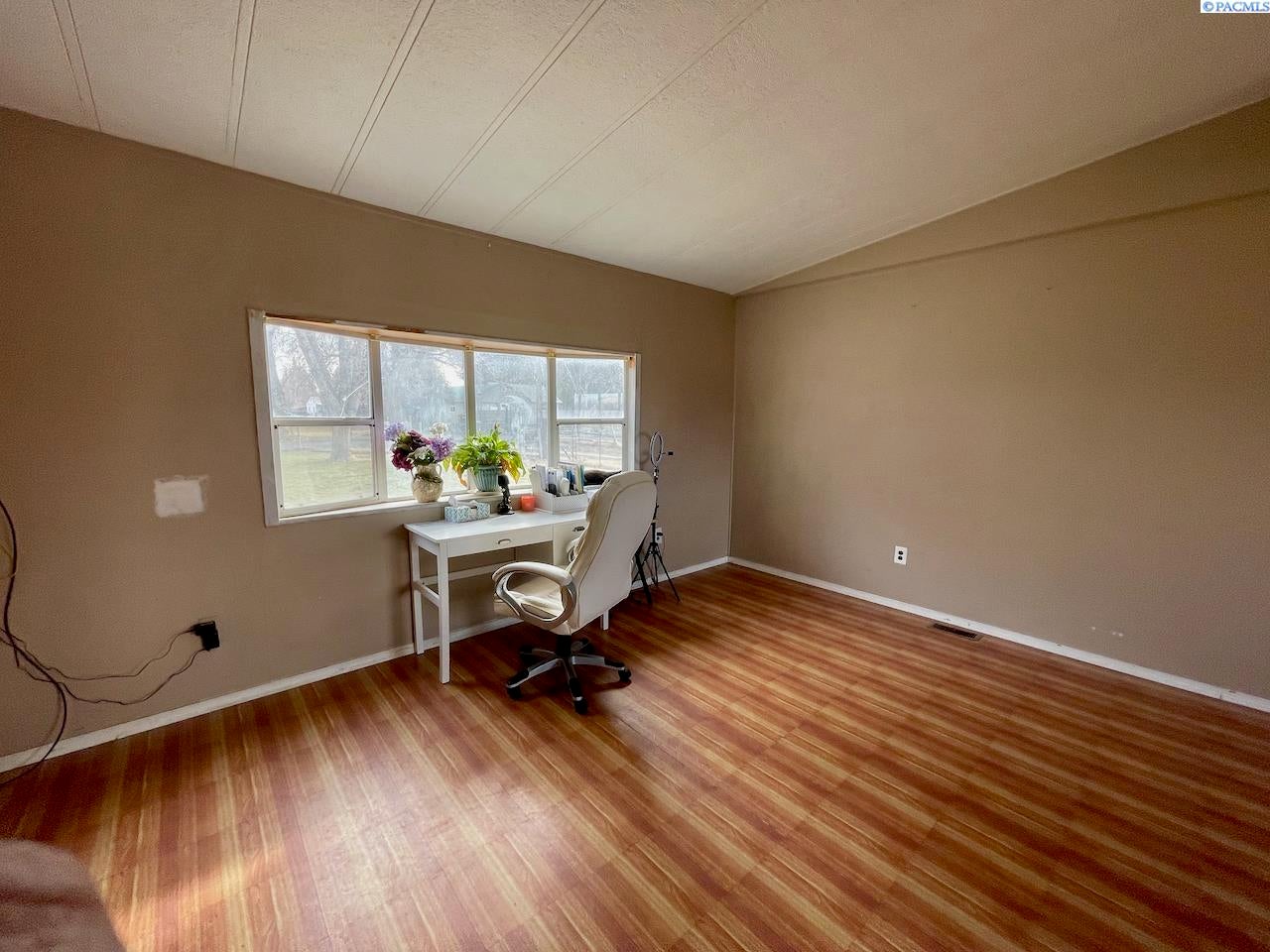 33904 South Gerards Road Kennewick, WA 99337 - Photo 12 of 40 Gallery Image 12