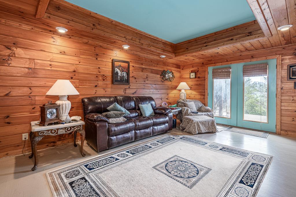 210 Pin Oak Ridge Murphy, NC 28906 - Photo 26 of 51 a living room with furniture and a rug