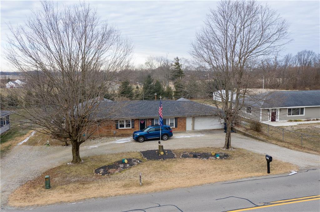 9517 South 300 West Pendleton, IN 46064 - Photo 2 of 23