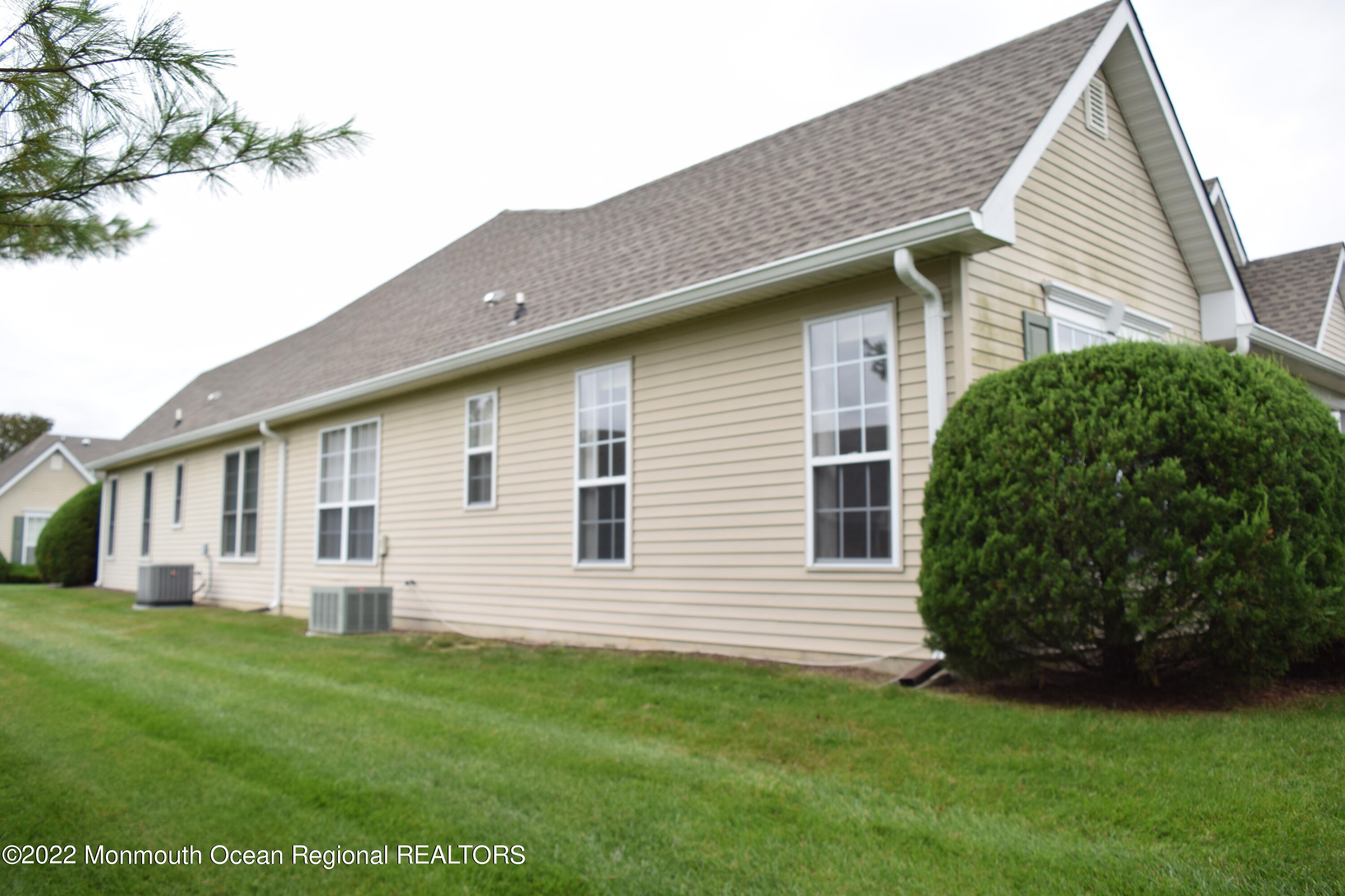 23 Foxwood Road Lakewood, NJ 08701 - Photo 22 of 34 DSC_0308