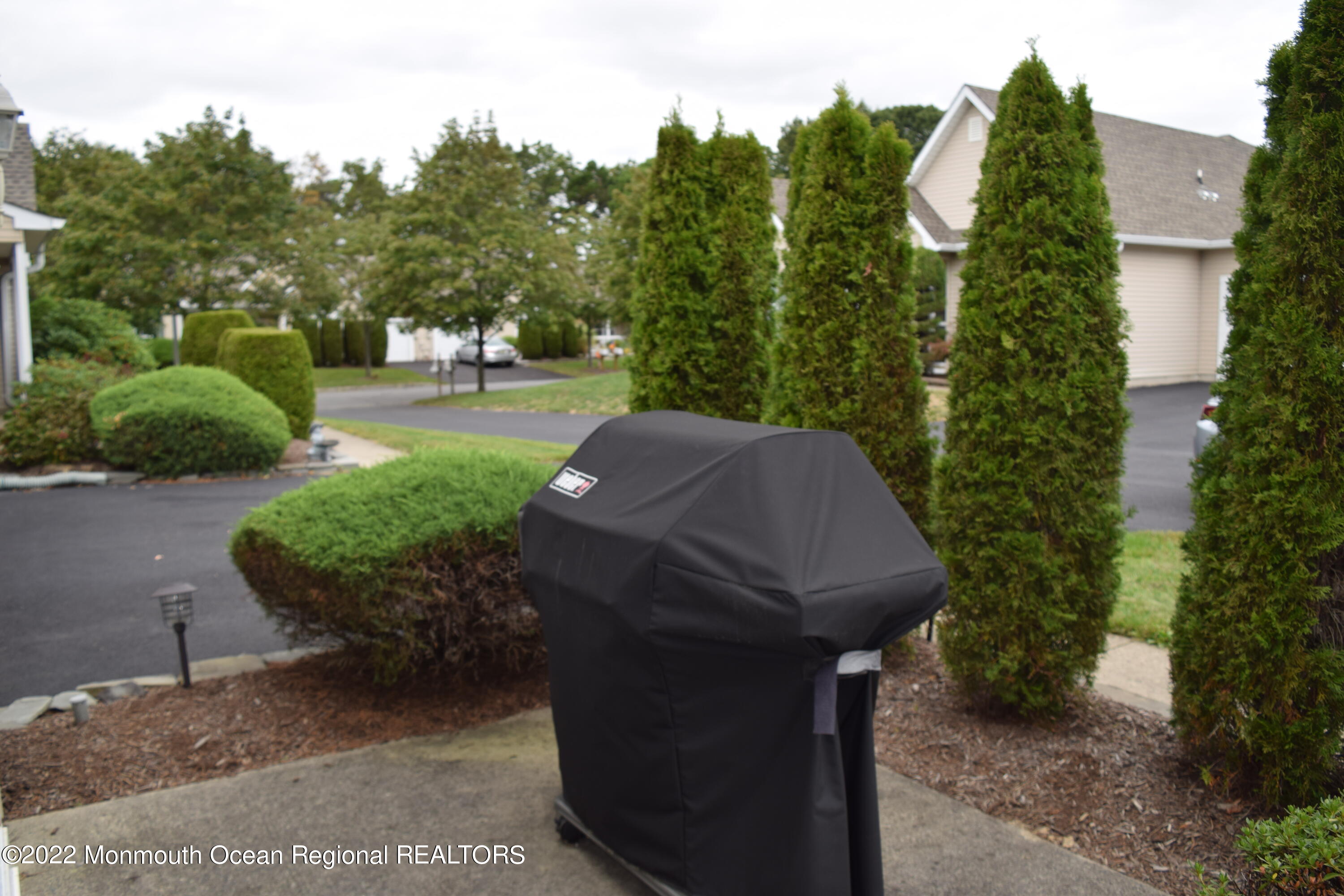 23 Foxwood Road Lakewood, NJ 08701 - Photo 25 of 34 a view of a garden