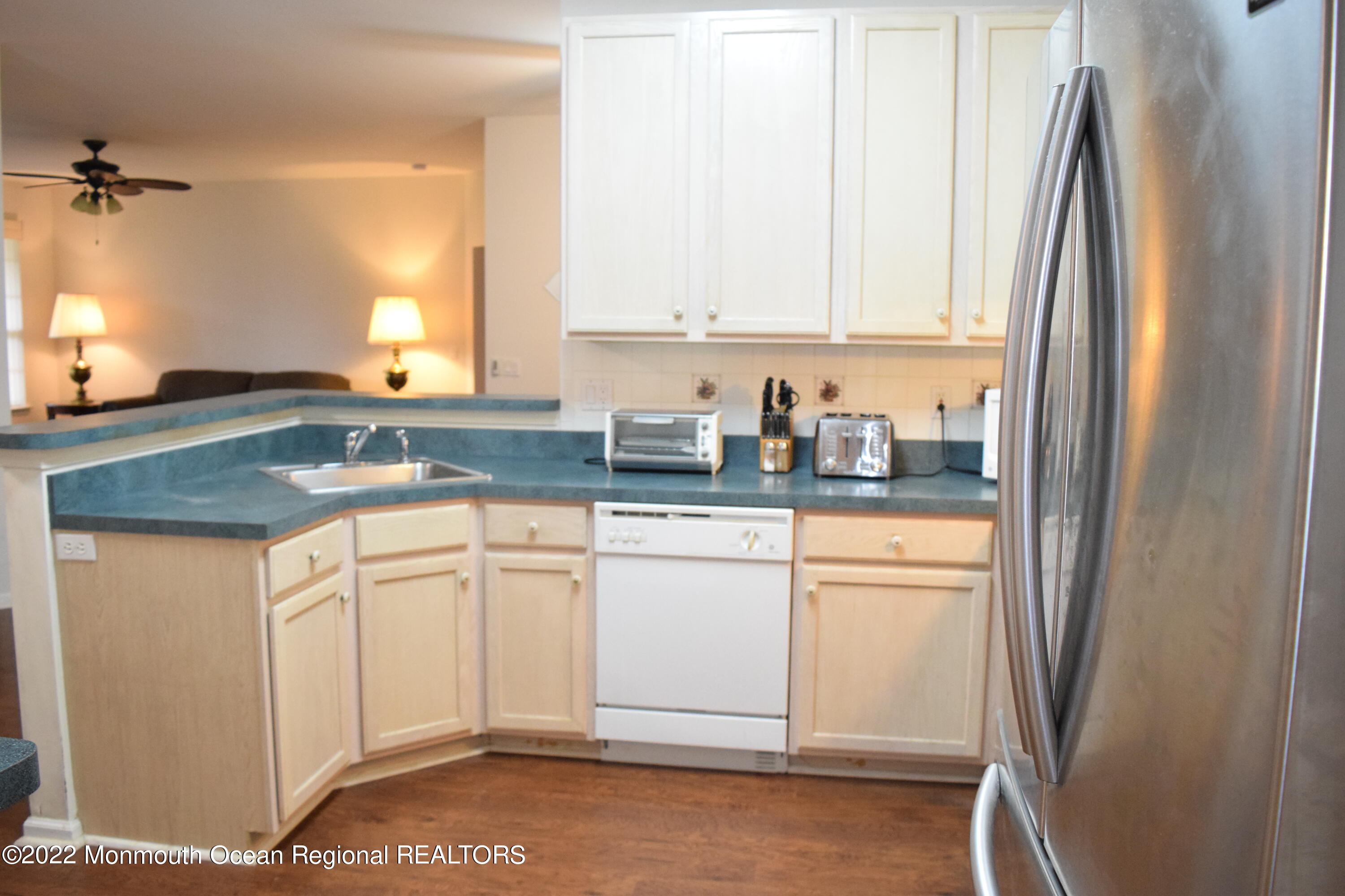 23 Foxwood Road Lakewood, NJ 08701 - Photo 6 of 34 DSC_0273