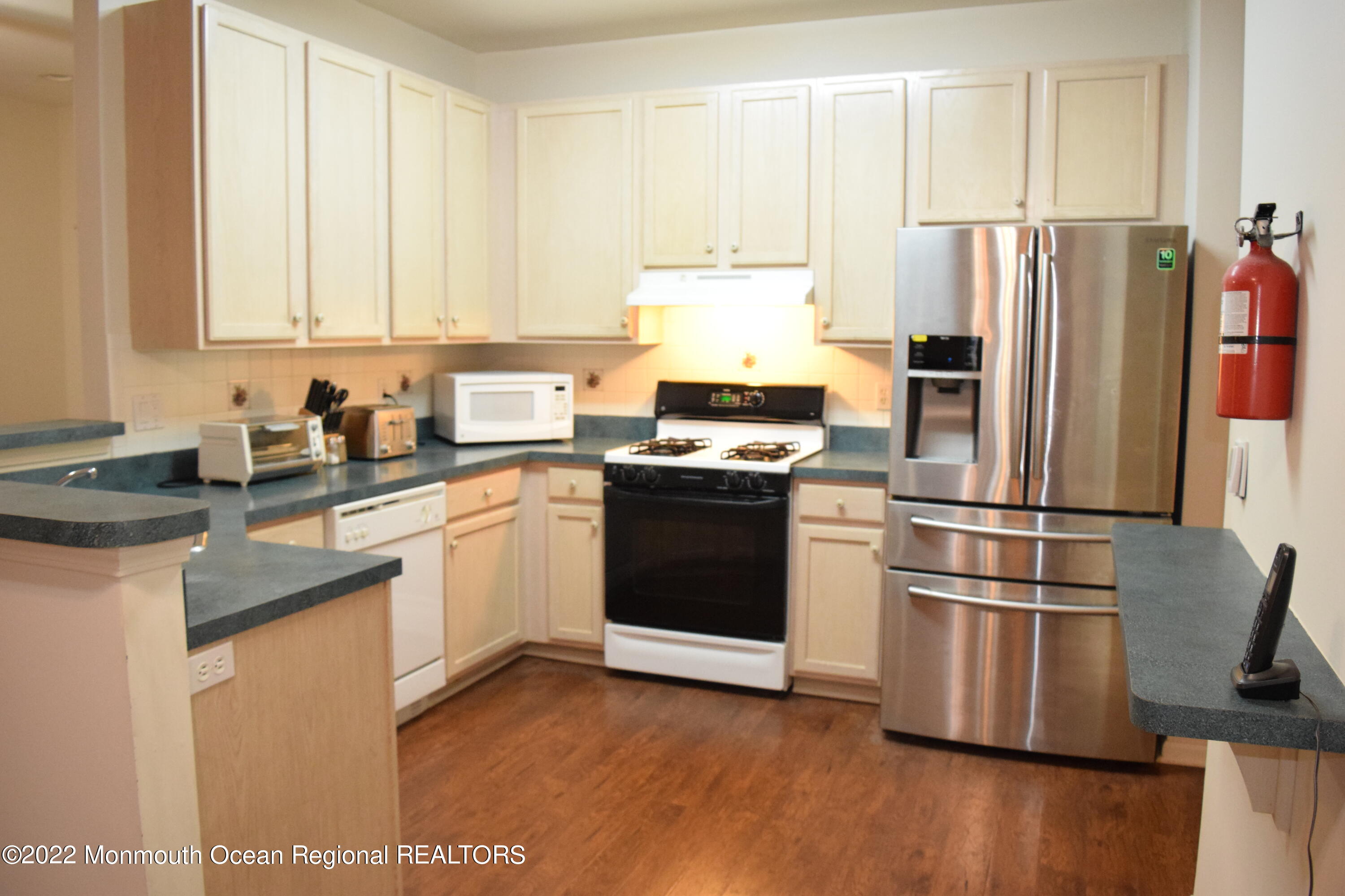 23 Foxwood Road Lakewood, NJ 08701 - Photo 8 of 34 DSC_0275