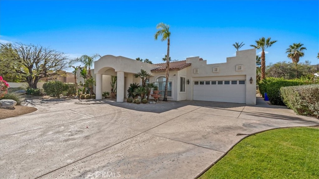 71569 Sahara Road Rancho Mirage, CA 92270 - Photo 2 of 51 Drive Way View